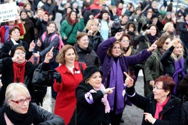 Kadıköy'de Kadınlar Şiddete Karşı Dans Etti