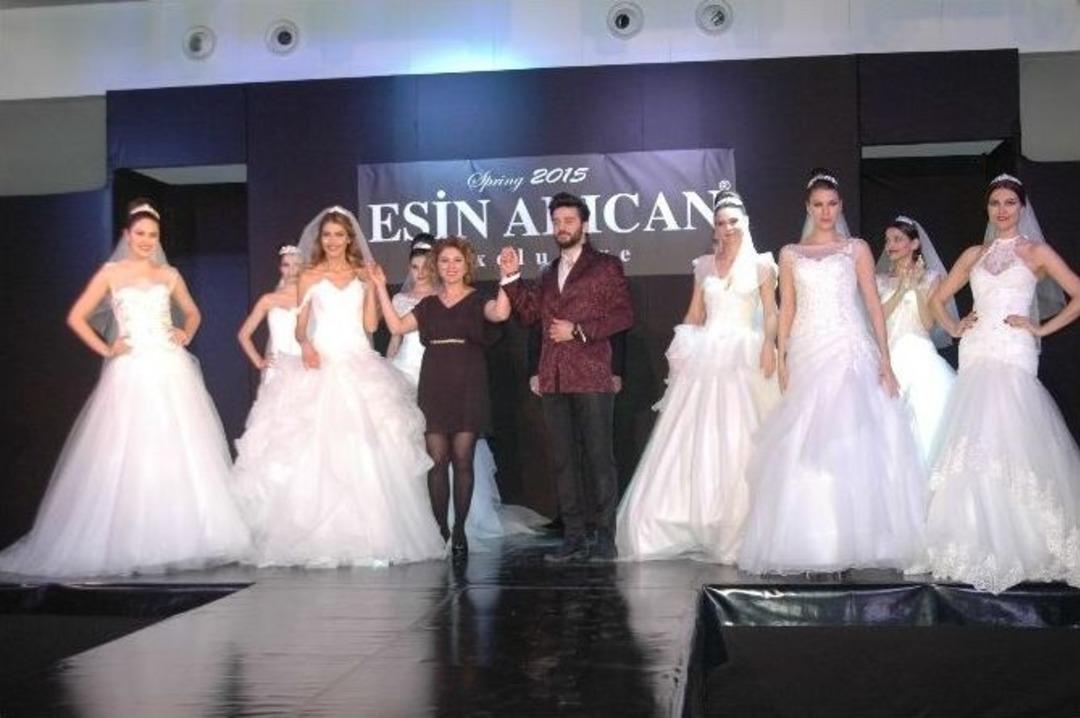 Tuğba Melis T&uuml;rk Gelinliğiyle B&uuml;y&uuml;ledi