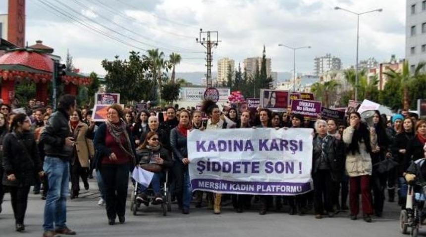 Vahşet Kurbanı &Uuml;niversiteli &Ouml;zgecan'ı 5 Bin Kişi Uğurladı (4)