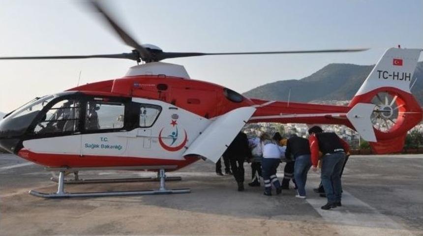 Kazada Yaralanan Gen&ccedil; Helikopterle İzmir&rsquo;e Sevk Edildi