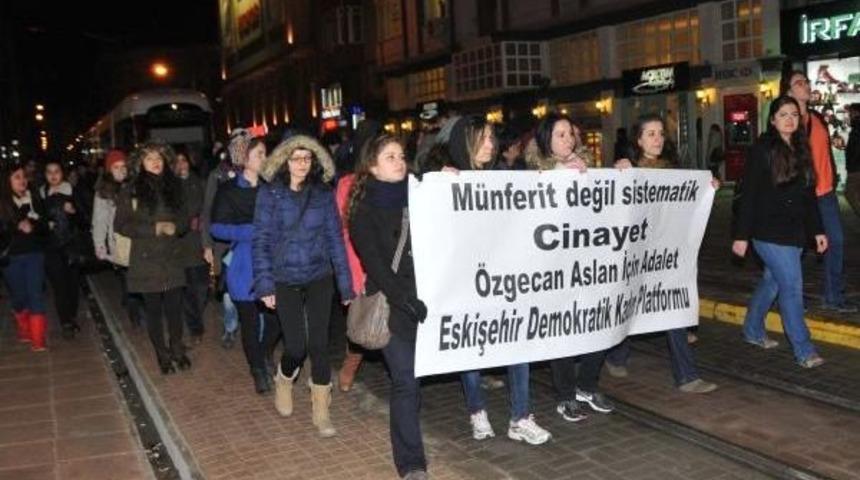 Eskişehir'de Kadınlar Y&uuml;r&uuml;d&uuml;