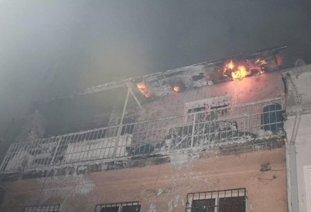 Kucağında Bebeğiyle Evinin Yanışını Seyretti