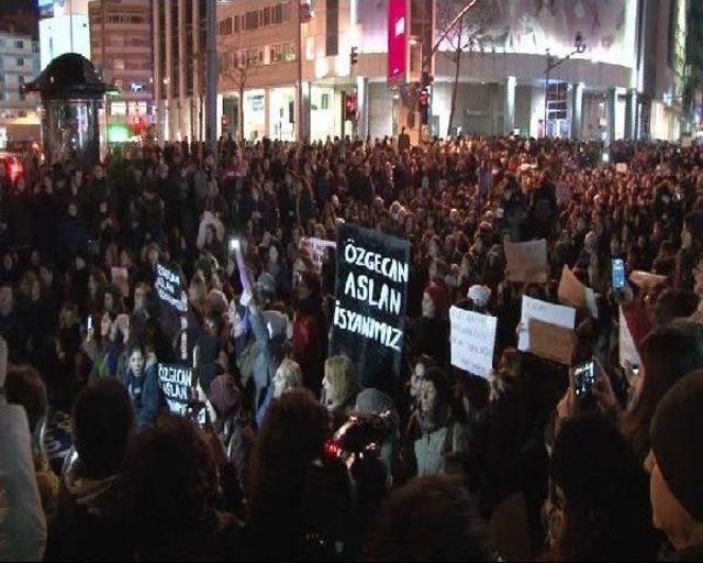 Özgecan Için Kadıköy'de Yürüyüş