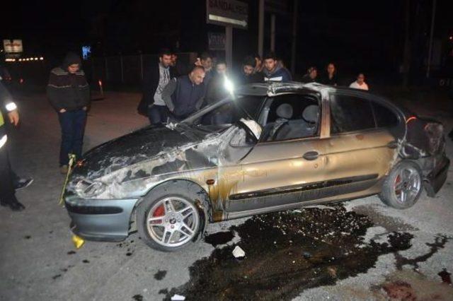 Logar Kapağına Çarpan Otomobil Takla Attı: 1 Ölü