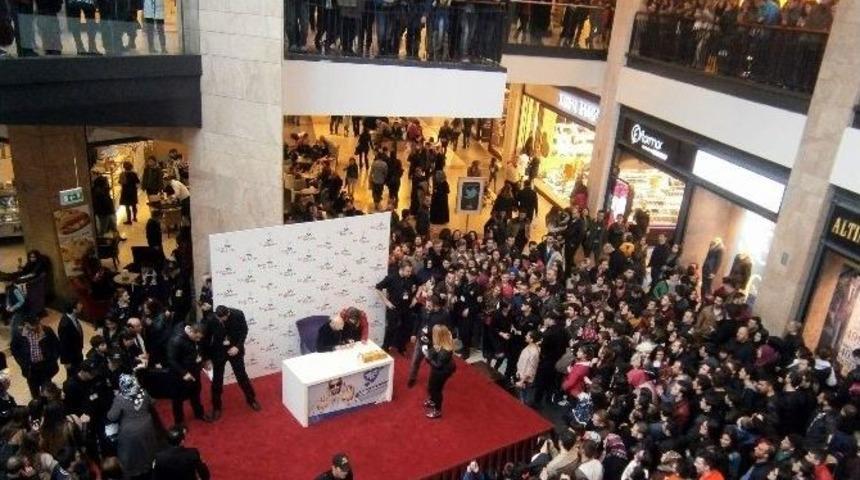 Soner Sarıkabadayı, Forum Trabzon&rsquo;da Romantizm Fırtınası Estirdi