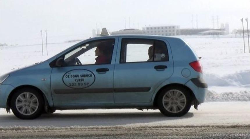 Kars&rsquo;ta S&uuml;r&uuml;c&uuml; Kurslarına Kadınlar Yoğun İlgi G&ouml;steriyor