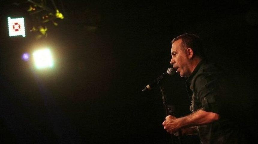 Haluk Levent Karşıyaka&rsquo;da Sahne Aldı