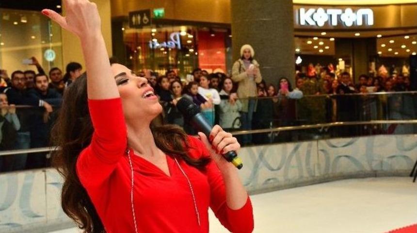 Sevgililer G&uuml;n&uuml;&rsquo;n&uuml; Burcu G&uuml;neş&rsquo;le Kutladılar