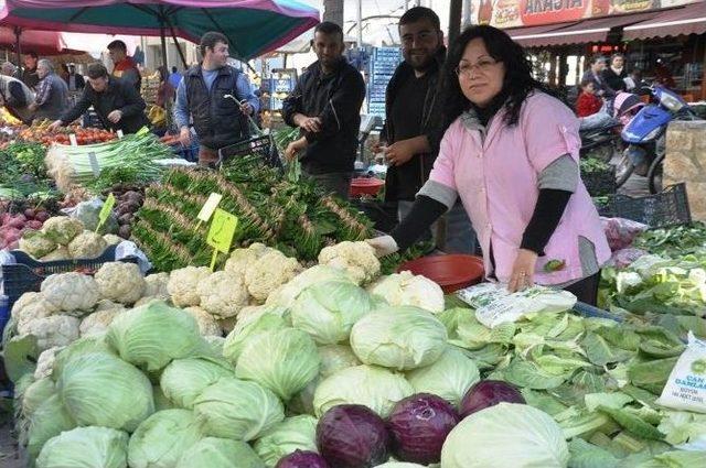 İzmir’de İki Kilometre Uzunluğunda Pazar