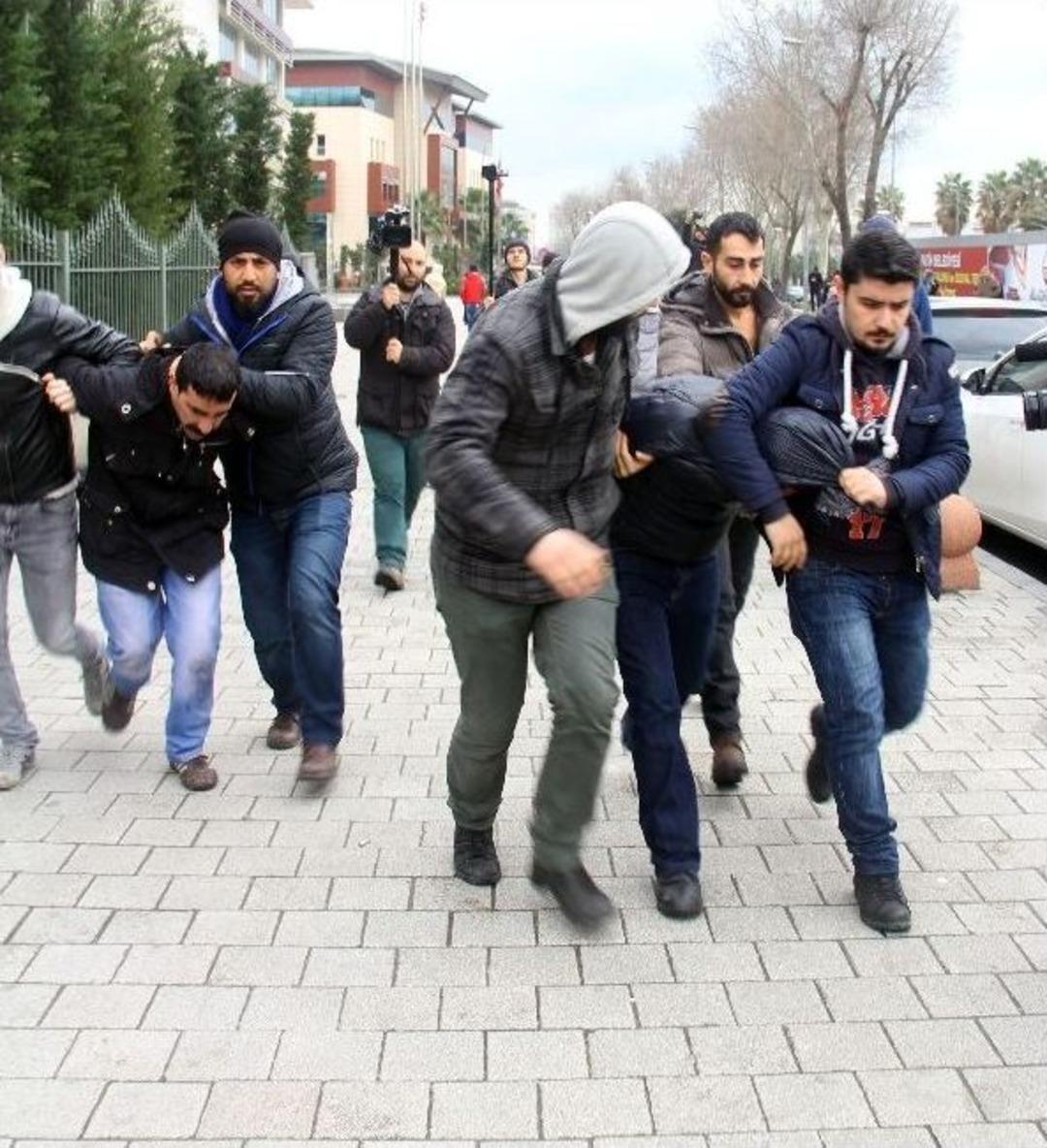 Emniyet &Ouml;n&uuml;nde Berkin Elvan Eylemine Polis M&uuml;dahalesi