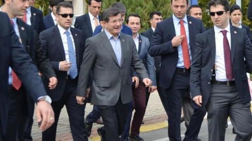 Davutoğlu, &Ouml;zgecan I&ccedil;in Fatiha Okuttu, 'kadına Uzanan Eller Kırılsın' Dedi
