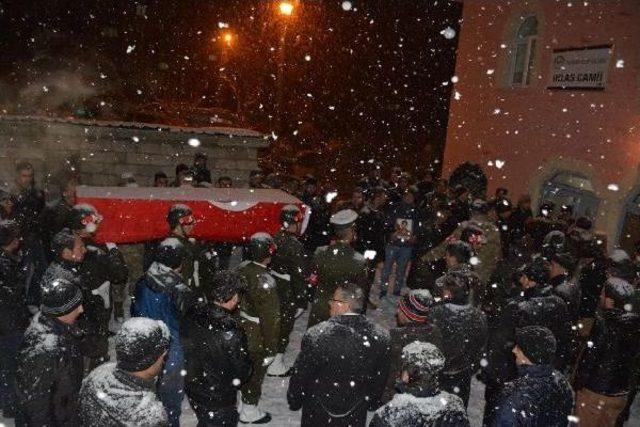 Şehit Asker Tatvan'da Toprağa Verildi