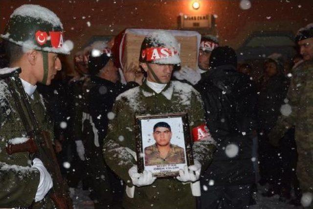 Şehit Asker Tatvan'da Toprağa Verildi