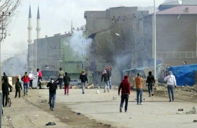 Doğubayazıt'ta Polise Ses Bombalı Saldırı