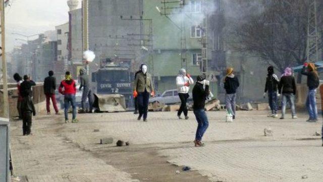 Doğubayazıt'ta Polise Ses Bombalı Saldırı