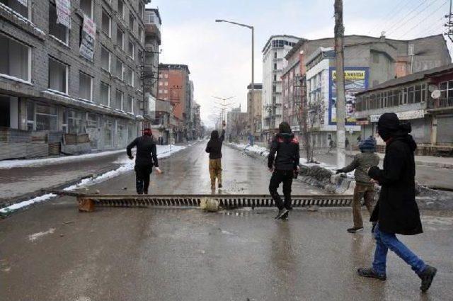 Hakkari Ve Ilçelerinde Kepenkler Açılmadı(2)