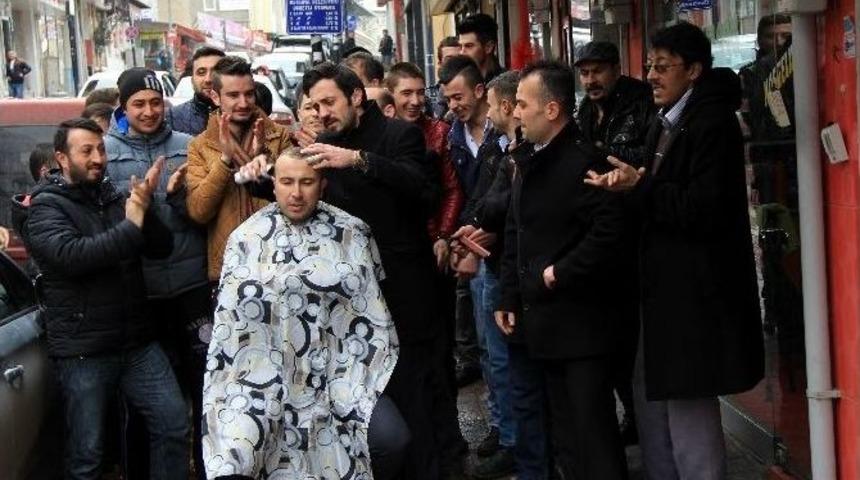 K&uuml;tahyalı Berberler, Meslektaşlarını Traş Olarak Protesto Ettiler