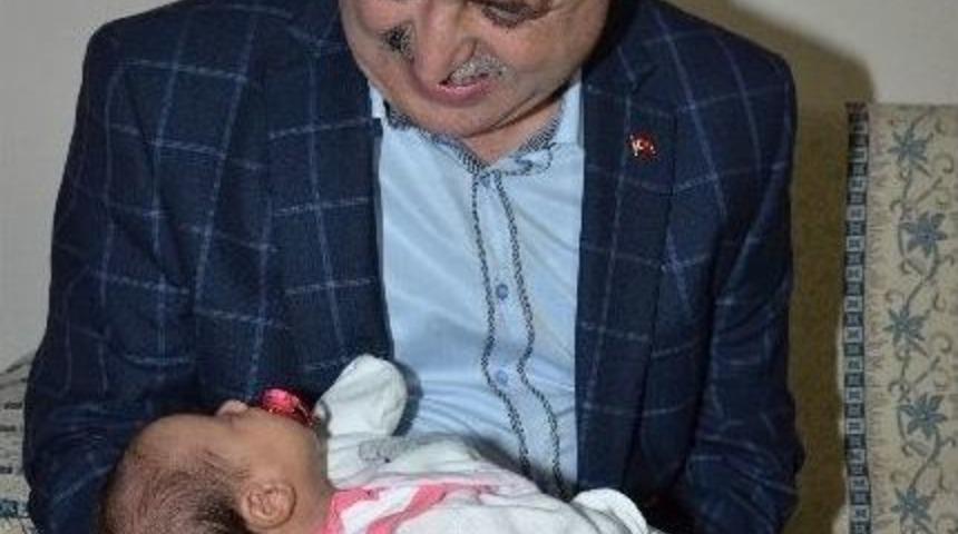 Yeşilyurt Belediyesi&rsquo;nden Yeni Doğan Bebeklere "hoş Geldin" Hediyesi