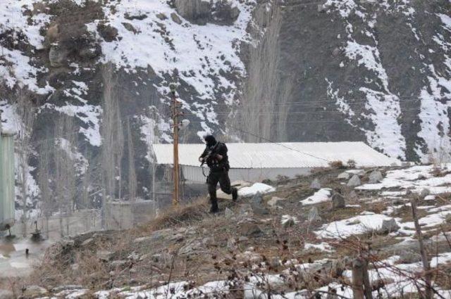 Hakkari Ve Ilçelerinde Kepenkler Açılmadı (3)