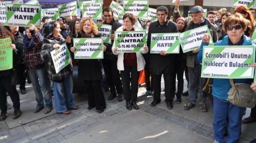 İzmir'de &Ccedil;evrecilerden N&uuml;kleer Karşıtı Eylem