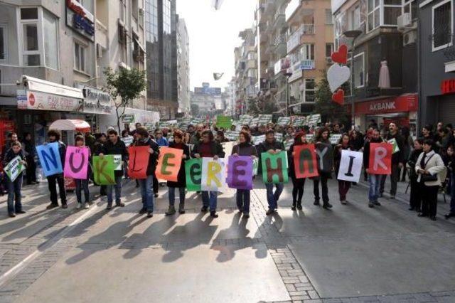İzmir'de Çevrecilerden Nükleer Karşıtı Eylem