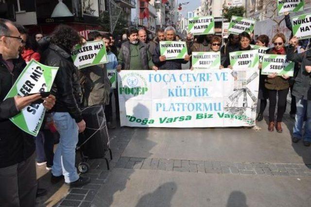İzmir'de Çevrecilerden Nükleer Karşıtı Eylem