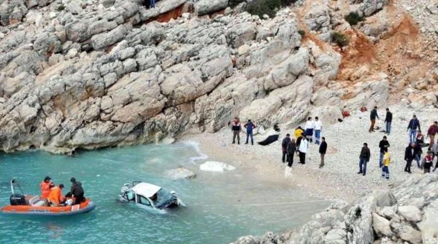 Denize U&ccedil;an Otomobilde Aynı Aileden 3 Kişi &Ouml;ld&uuml;