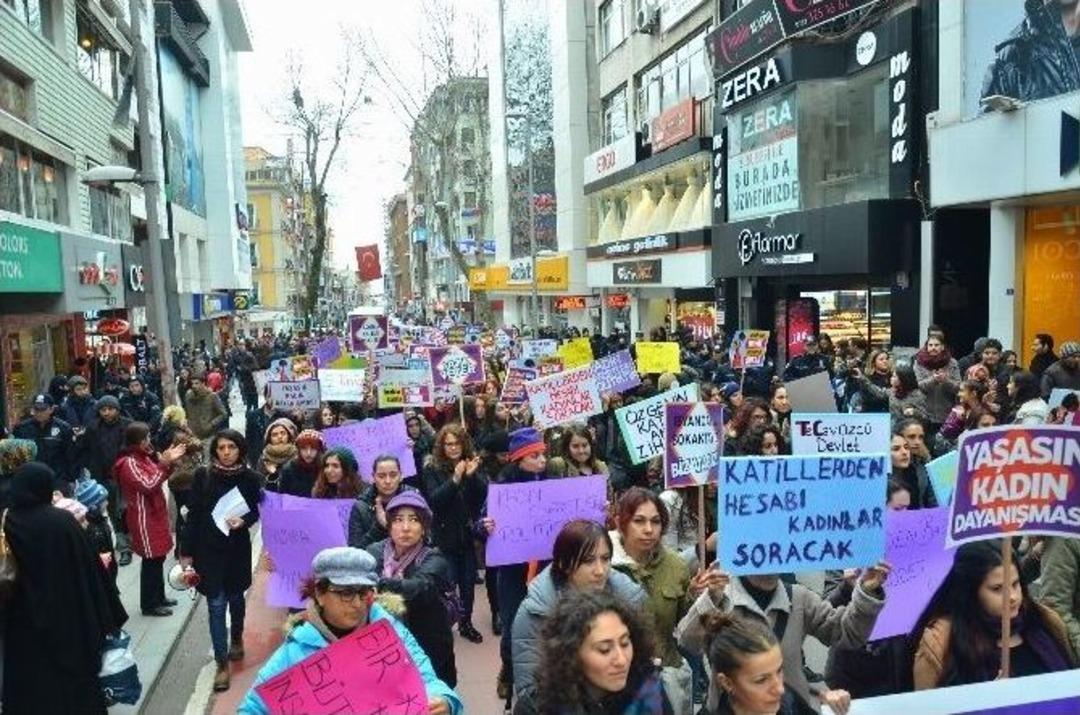 Kocaelili Kadınlar &Ouml;zgecan İ&ccedil;in Y&uuml;r&uuml;d&uuml;