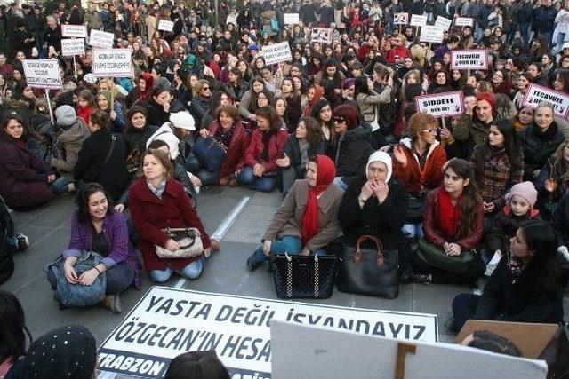 Trabzon’da Kadınlar Özgecan İçin Yürüdü