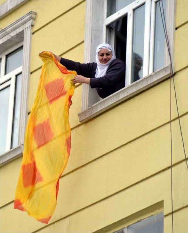 Öcalan'ın Yakalanışını Diyarbakır'da 25 Bin Kişi Protesto Etti