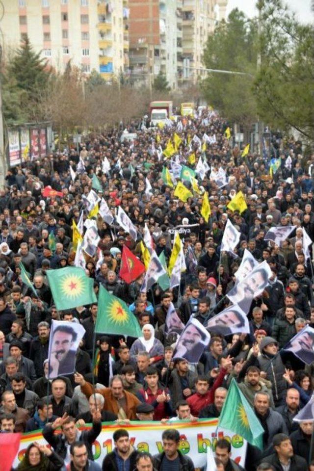 Öcalan'ın Yakalanışını Diyarbakır'da 25 Bin Kişi Protesto Etti