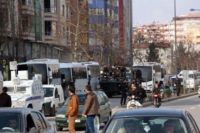 Güneydoğu'da Bir Çok Ilde Öcalan Için Kepenk Kapatıldı (2)