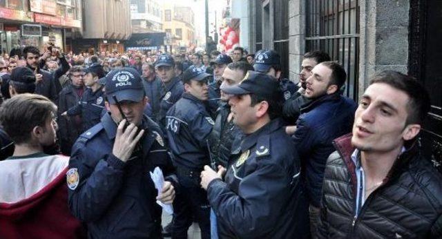 Protestocu Kadınlara ‘Özgecan'a Iyi Olmuş' Diyene Gözaltı