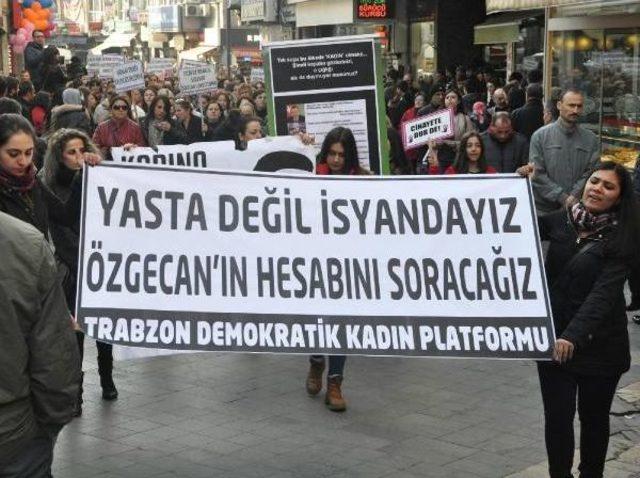 Protestocu Kadınlara ‘Özgecan'a Iyi Olmuş' Diyene Gözaltı