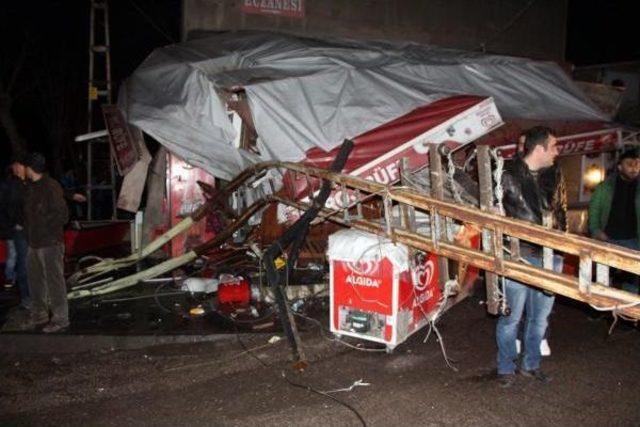 Diyarbakır'da Zırhlı Araç Devrildi: 4'ü Polis 5 Kişi Yaralandı