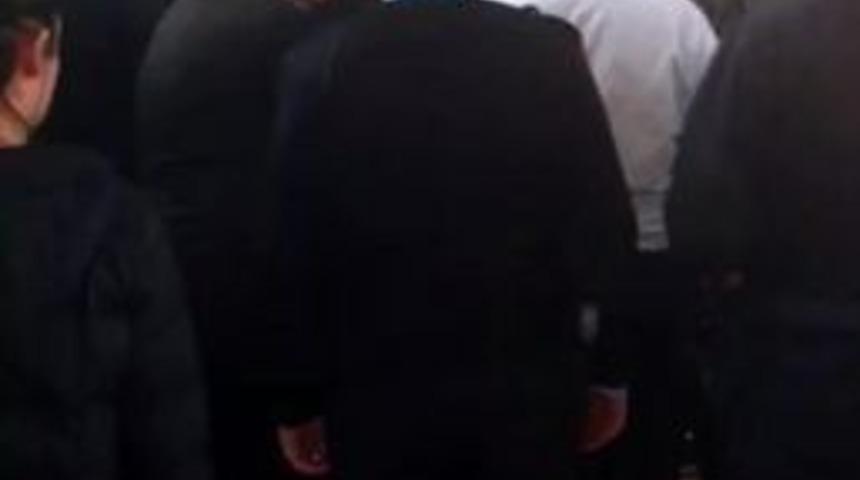 U&ccedil;ak Arıza Yaptı Yolcular Havaalanında Perişan Oldu