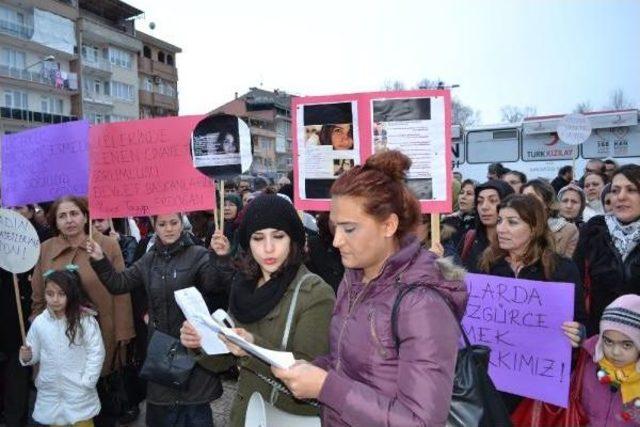 Özgecan Için Kadın- Erkek Birlikte Gıyabi Cenaze Namazı Kıldı (2)