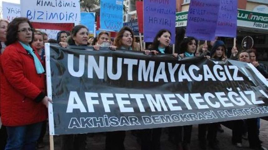 Akhisarlılar, &Ouml;zgecan Ve Diğerleri I&ccedil;in Y&uuml;r&uuml;d&uuml;