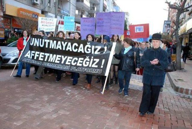 Akhisarlılar, Özgecan Ve Diğerleri Için Yürüdü