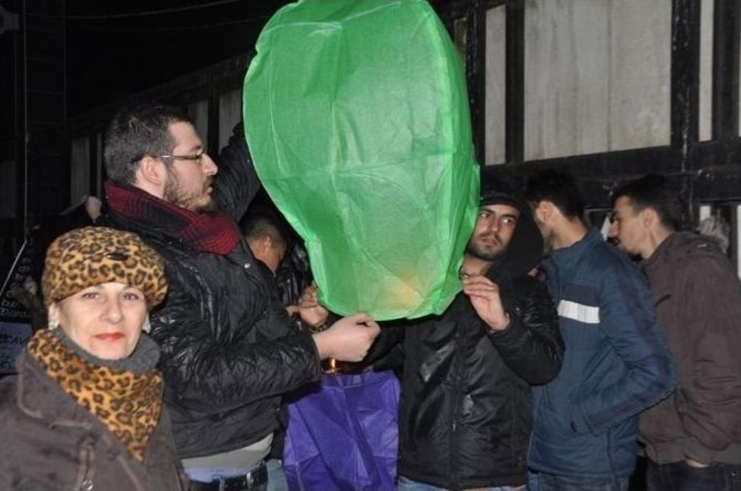 Sakarya&rsquo;da Yağmura Rağmen &Ouml;zgecan İ&ccedil;in Toplantılar