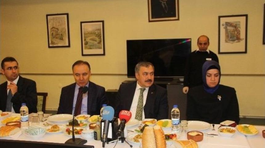 Bakan Eroğlu, Bayburt Ve Erzurum&rsquo;da Temaslarda Bulundu