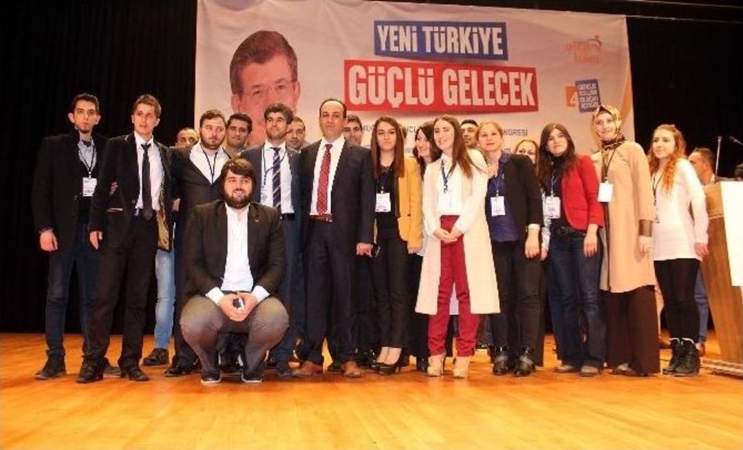 Ak Gen&ccedil;lerde Kurt G&uuml;ven Tazeledi