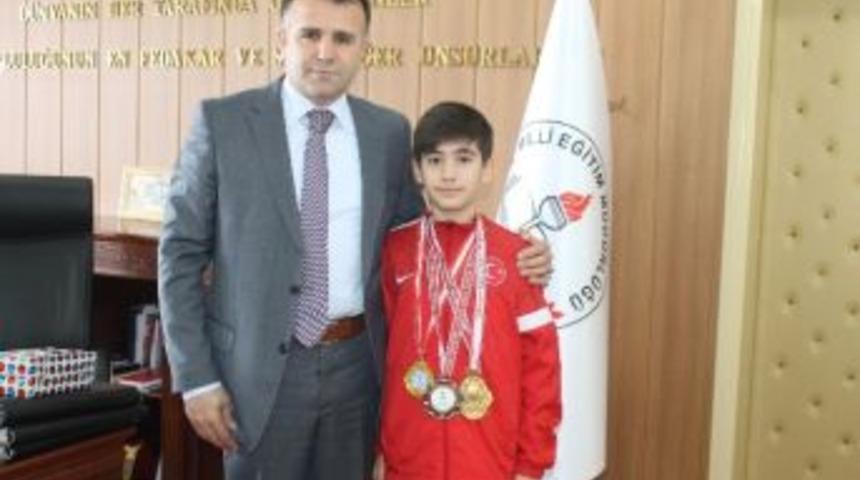 Şampiyon Tekvandocu&rsquo;dan Sultanoğluna Ziyaret