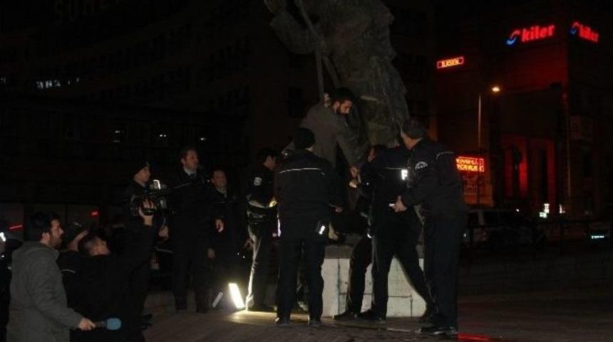 &Ouml;zgecan&rsquo;ın &Ouml;ld&uuml;r&uuml;lmesine Bı&ccedil;aklı Protesto