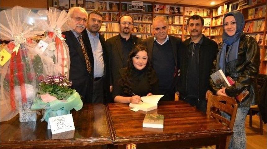 Gen&ccedil; Yazar İlk Romanına İmza Attı