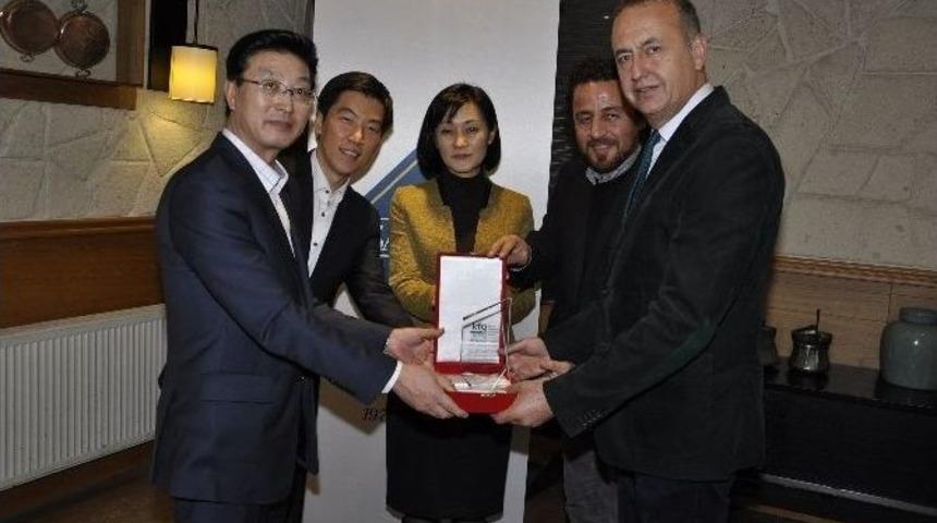 G&uuml;ney Kore&rsquo;den Tahir Tekin &Ouml;ztan&rsquo;a Gastronomi &Ouml;d&uuml;l&uuml;