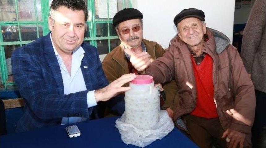 Başkan Kocadon &Ccedil;&ouml;mlek&ccedil;i&rsquo;de Vatandaşlarla Buluştu