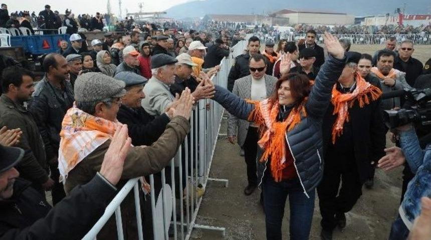 Başkan &Ccedil;er&ccedil;ioğlu, S&ouml;ke Ve &Ccedil;ine Deve G&uuml;reşlerine Katıldı