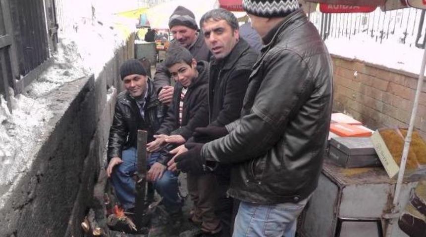 Muş'ta Seyyar Satıcıların Soğuk &Ccedil;ilesi