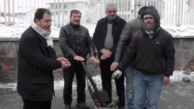 Muş'ta Seyyar Satıcıların Soğuk Çilesi